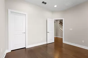 5707 Village Center Dr, Lithia, FL 33547 - Photo 9