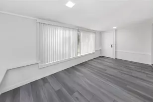 360 57th St N, Saint Petersburg, FL 33710 - Photo 5