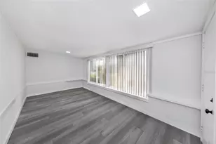 360 57th St N, Saint Petersburg, FL 33710 - Photo 9