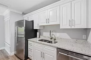 13285 Arbor Pointe Cir, Tampa, FL 33617 - Photo 17