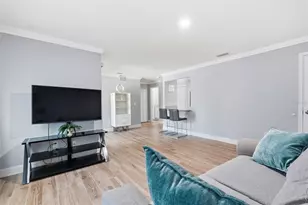 13285 Arbor Pointe Cir, Tampa, FL 33617 - Photo 23