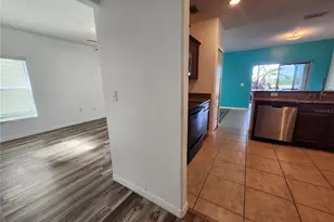 949 Seminole Sky Dr, Ruskin, FL 33570 - Photo 11