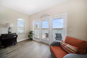 8685 E Bay Dr, Treasure Island, FL 33706 - Photo 27