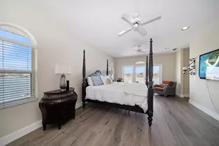 8685 E Bay Dr, Treasure Island, FL 33706 - Photo 25