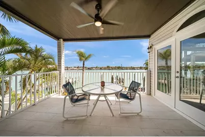 8685 E Bay Drive, Treasure Island, FL 33706 - Photo 17