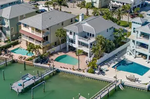 8685 E Bay Dr, Treasure Island, FL 33706 - Photo 3