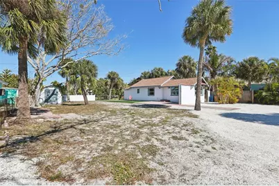 13135 4th Street E, Madeira Beach, FL 33708 - Photo 3