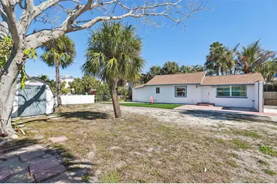 13135 4th Street E, Madeira Beach, FL 33708 - Photo 5