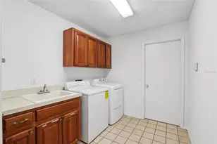 17922 Clear Lake Dr, Lutz, FL 33548 - Photo 41