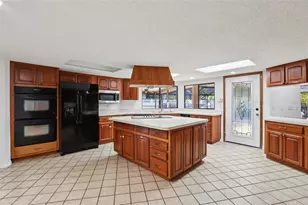 17922 Clear Lake Dr, Lutz, FL 33548 - Photo 31