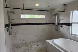 1926 Meadowridge Dr, Valrico, FL 33596 - Photo 17