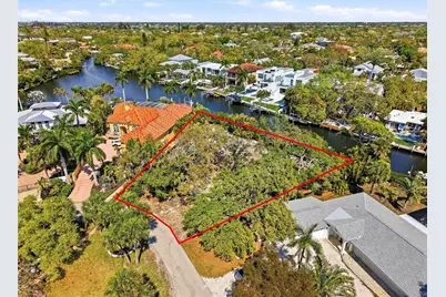 114 Island Circle, Sarasota, FL 34242 - Photo 11