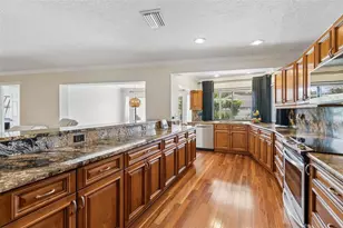 13114 Tifton Dr, Tampa, FL 33618 - Photo 11