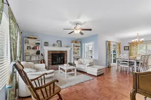 6815 Mitchell Cir, Tampa, FL 33634 - Photo 7