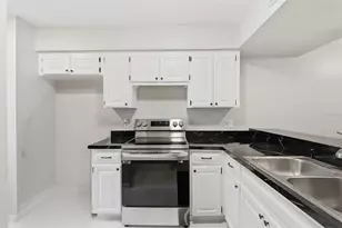 16143 Rambling Vine Dr E, Tampa, FL 33624 - Photo 9