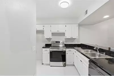 16143 Rambling Vine Drive E, Tampa, FL 33624 - Photo 7