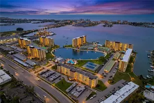 4650 Cove Cir, Saint Petersburg, FL 33708 - Photo 45