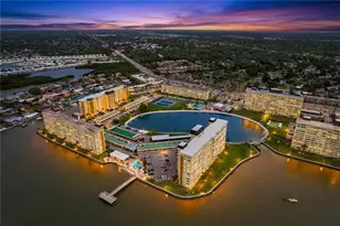 4650 Cove Cir, Saint Petersburg, FL 33708 - Photo 49