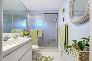 4650 Cove Cir, Saint Petersburg, FL 33708 - Photo 19