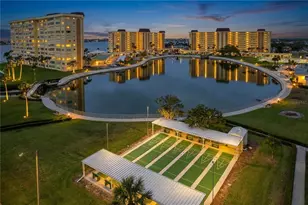 4650 Cove Cir, Saint Petersburg, FL 33708 - Photo 41