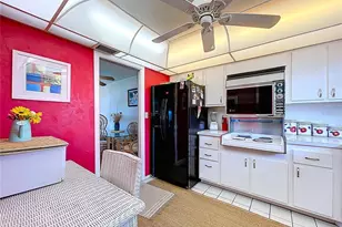 4650 Cove Cir, Saint Petersburg, FL 33708 - Photo 5