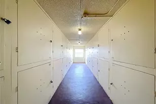 4650 Cove Cir, Saint Petersburg, FL 33708 - Photo 21