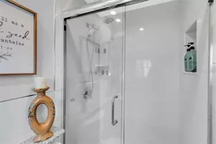 13472 Bellewood Ave, Seminole, FL 33776 - Photo 17