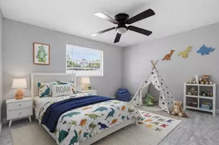 8412 Westridge Dr, Tampa, FL 33615 - Photo 13