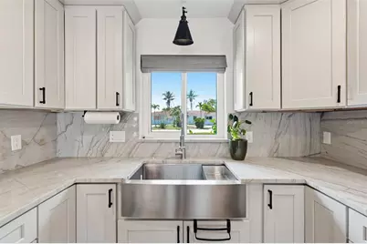 9571 Sun Isle Drive NE, Saint Petersburg, FL 33702 - Photo 13