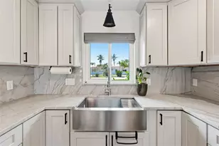 9571 Sun Isle Dr NE, Saint Petersburg, FL 33702 - Photo 13