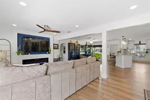 9571 Sun Isle Dr NE, Saint Petersburg, FL 33702 - Photo 21