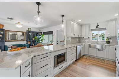 9571 Sun Isle Drive NE, Saint Petersburg, FL 33702 - Photo 11