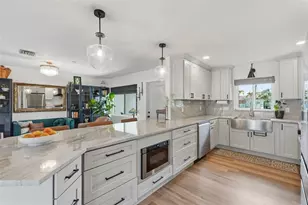 9571 Sun Isle Dr NE, Saint Petersburg, FL 33702 - Photo 11