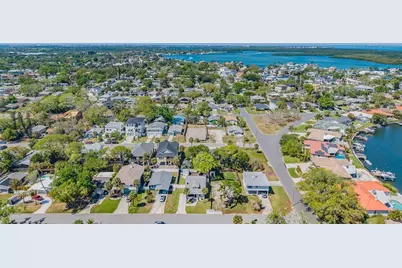 1875 Michigan Avenue NE, Saint Petersburg, FL 33703 - Photo 43