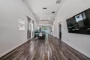 1875 Michigan Ave NE, Saint Petersburg, FL 33703 - Photo 13