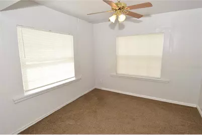 6855 Dartmouth Avenue N, Saint Petersburg, FL 33710 - Photo 15