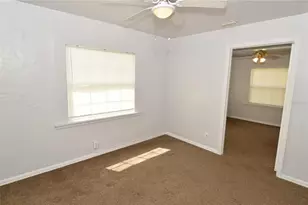 6855 Dartmouth Ave N, Saint Petersburg, FL 33710 - Photo 9