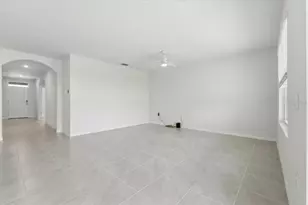 2829 Grandbury Grove Rd, Lakeland, FL 33811 - Photo 5