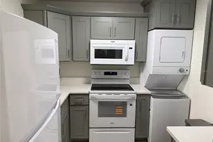 10485 Carrollbrook Cir, Tampa, FL 33618 - Photo 3