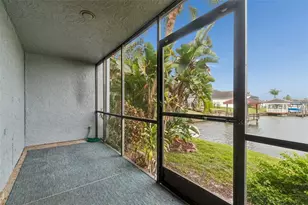 6320 Grand Bahama Cir, Tampa, FL 33615 - Photo 7