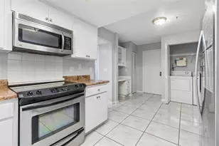 6320 Grand Bahama Cir, Tampa, FL 33615 - Photo 17