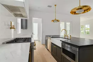 808 39th Ave NE, Saint Petersburg, FL 33703 - Photo 11