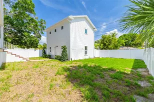 808 39th Ave NE, Saint Petersburg, FL 33703 - Photo 9