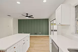 13922 Briardale Ln, Tampa, FL 33618 - Photo 9