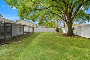 13922 Briardale Ln, Tampa, FL 33618 - Photo 27