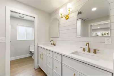 10088 Paradise Boulevard, Treasure Island, FL 33706 - Photo 13