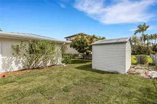 441 Bayshore Dr, Venice, FL 34285 - Photo 59