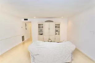 1713 Belleair Forest Dr, Belleair, FL 33756 - Photo 3