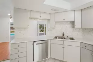 3323 Meadow Run Cir, Venice, FL 34293 - Photo 19