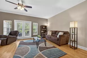 184 Valencia Cir, Saint Petersburg, FL 33716 - Photo 13